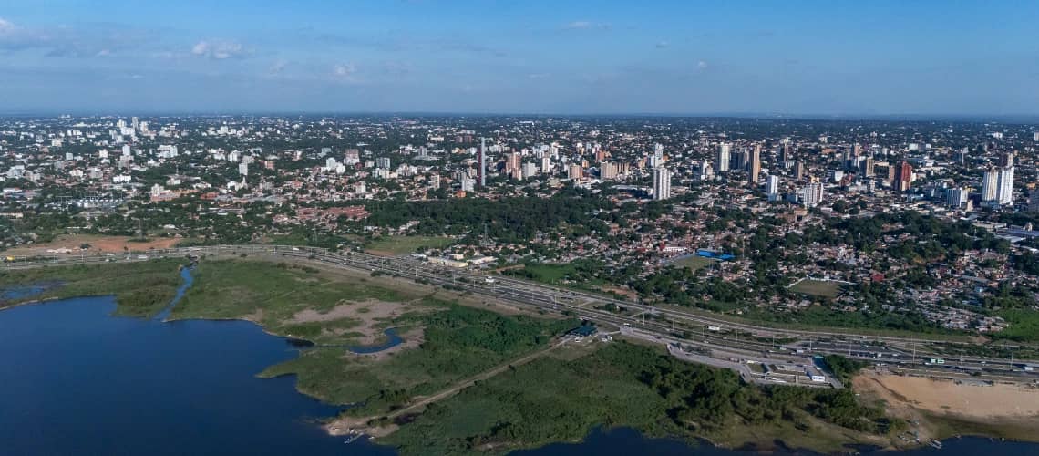 A wide view of a city in Paraguay near a coast