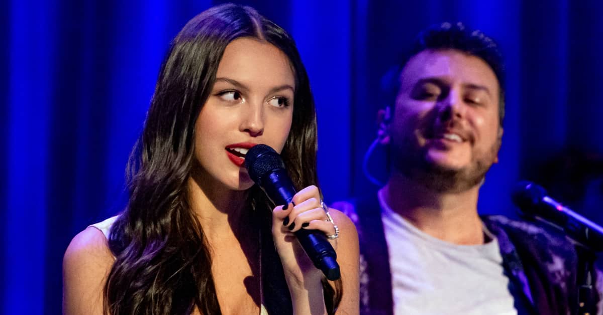 olivia rodrigo speaking into a microphone