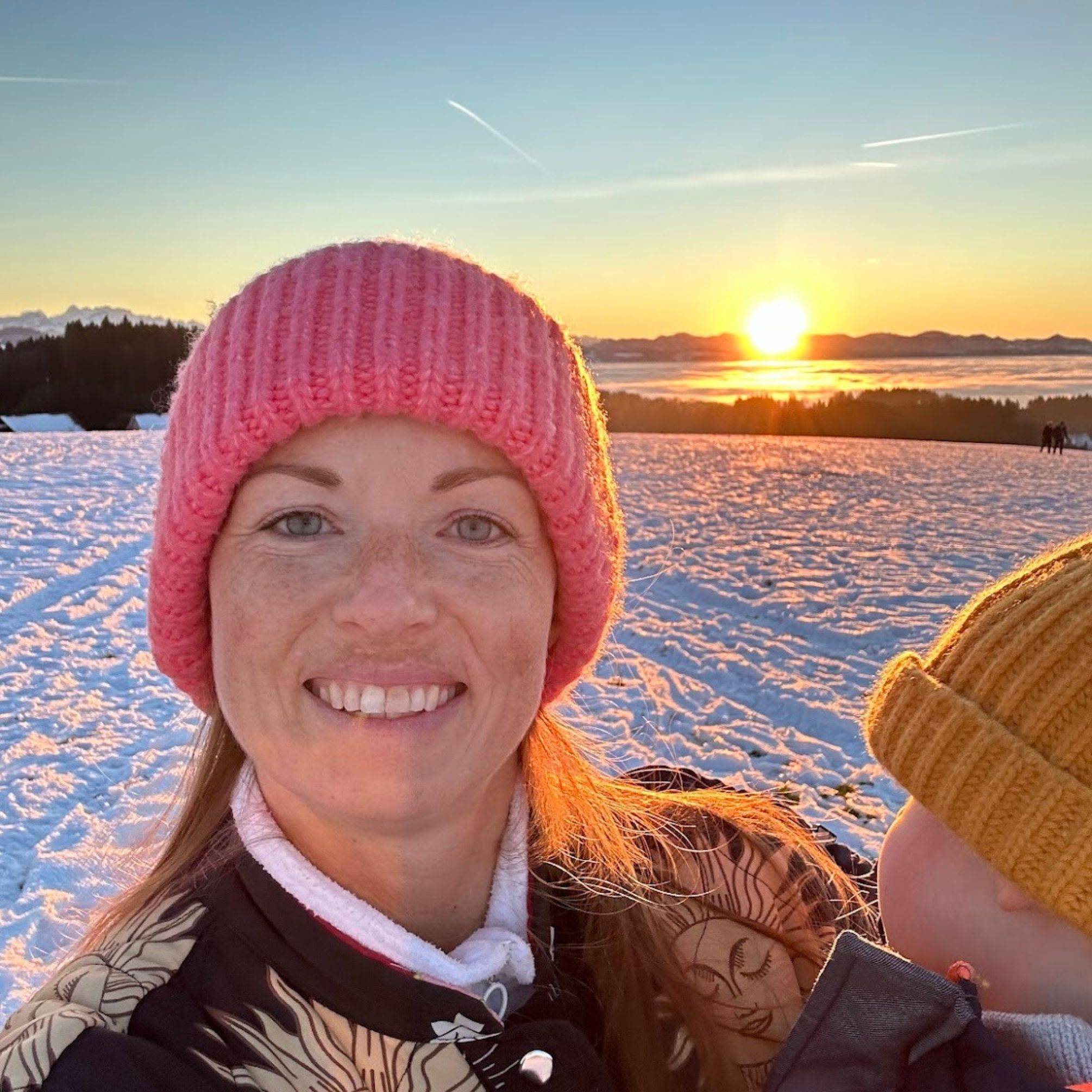 Claudia im Schnee über dem Nebelmeer