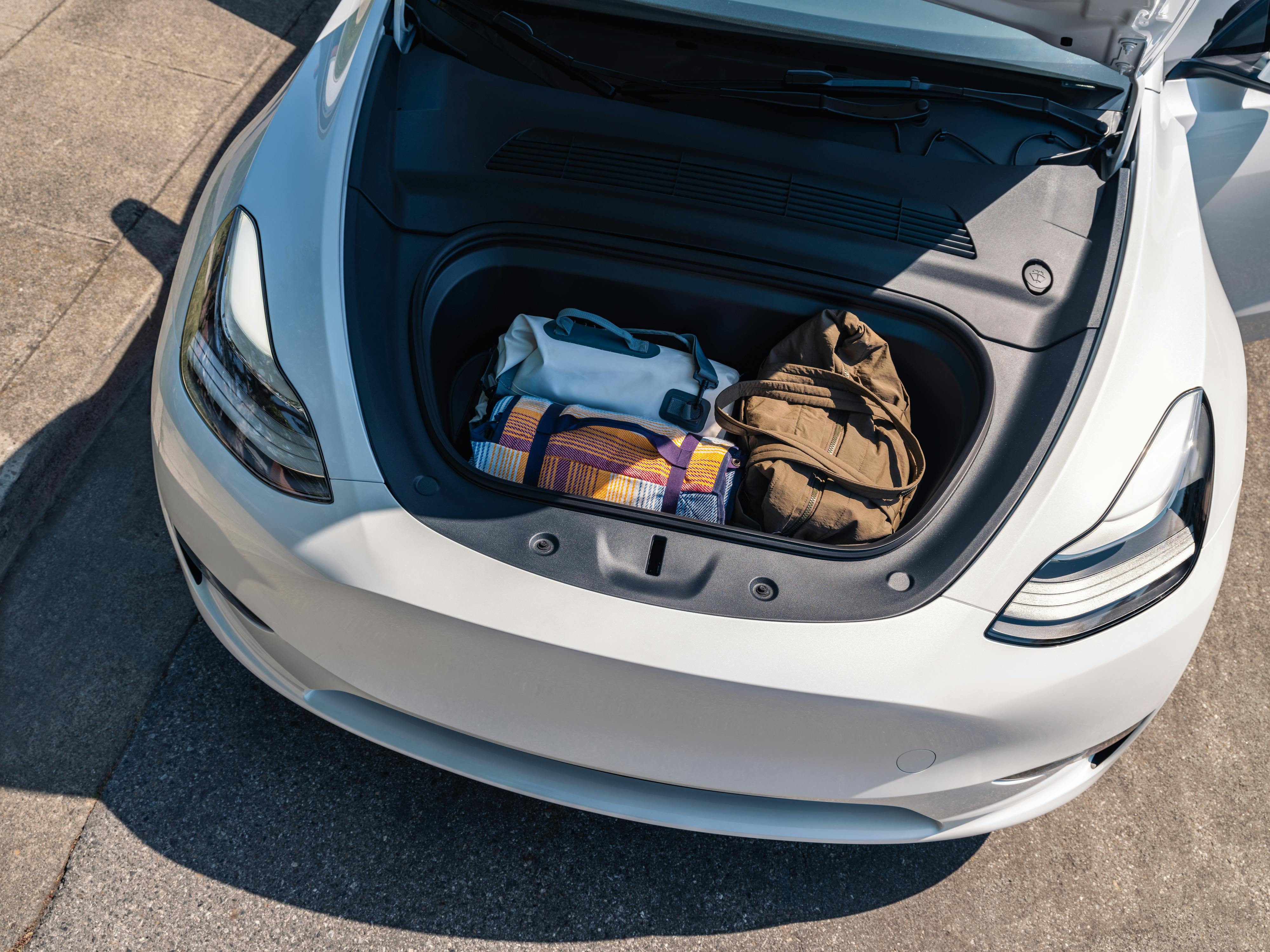 Ad Feature: Tesla Model Y 2023 - Hot Leasing Offer!