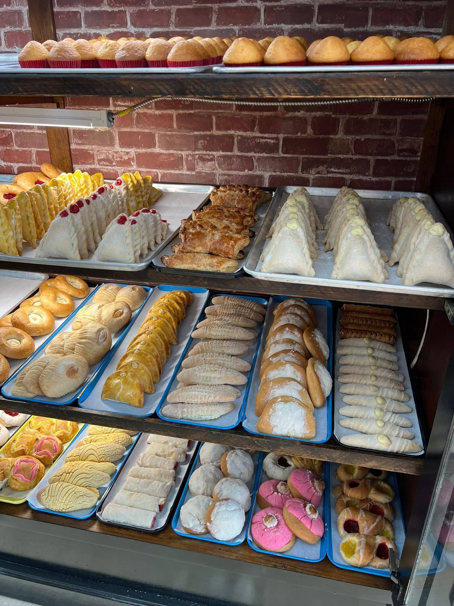 La Popular NWA - Casual spot for Mexican classics such as tamales (red and green available), tacos and pork dishes alongside breakfast eats and baked goods.