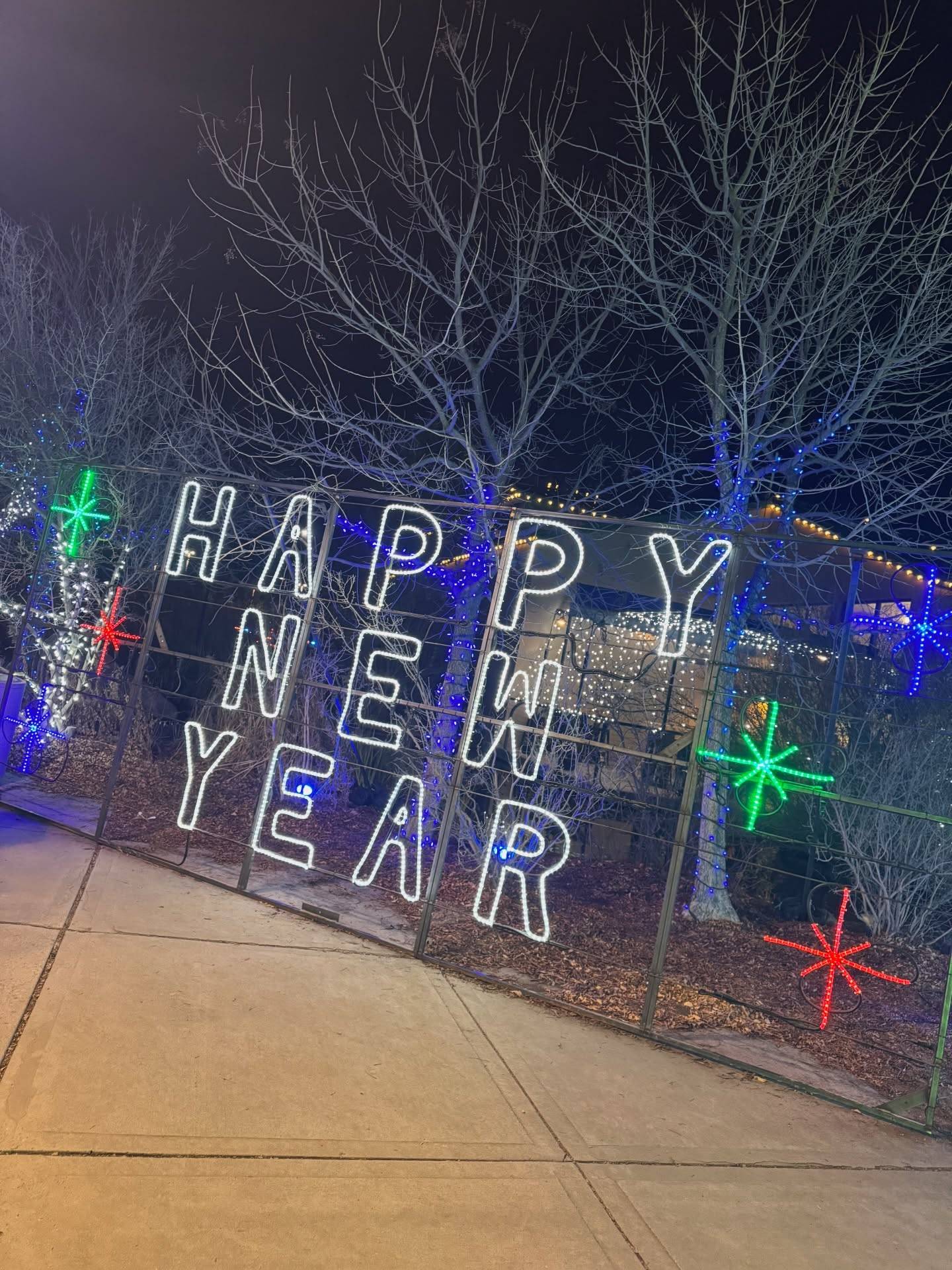 ✨Happy New Year, Momma!✨

Here’s to walking into 2026 feeling stronger, more nourished, and more energized—in motherhood and in life.

Whether you’re chasing toddlers, rebuilding your core, or just remembering to eat breakfast… I see you. You’re doing amazing. 💪🏽💗

Let’s keep showing up—with grace, grit, and a little glitter. ✨

Big things are coming, and I’m so glad we get to do it together 💫

#postpartumfitnessjourney #nutritionformoms #fitnessformoms #postpartumjourney #postpartumsupport