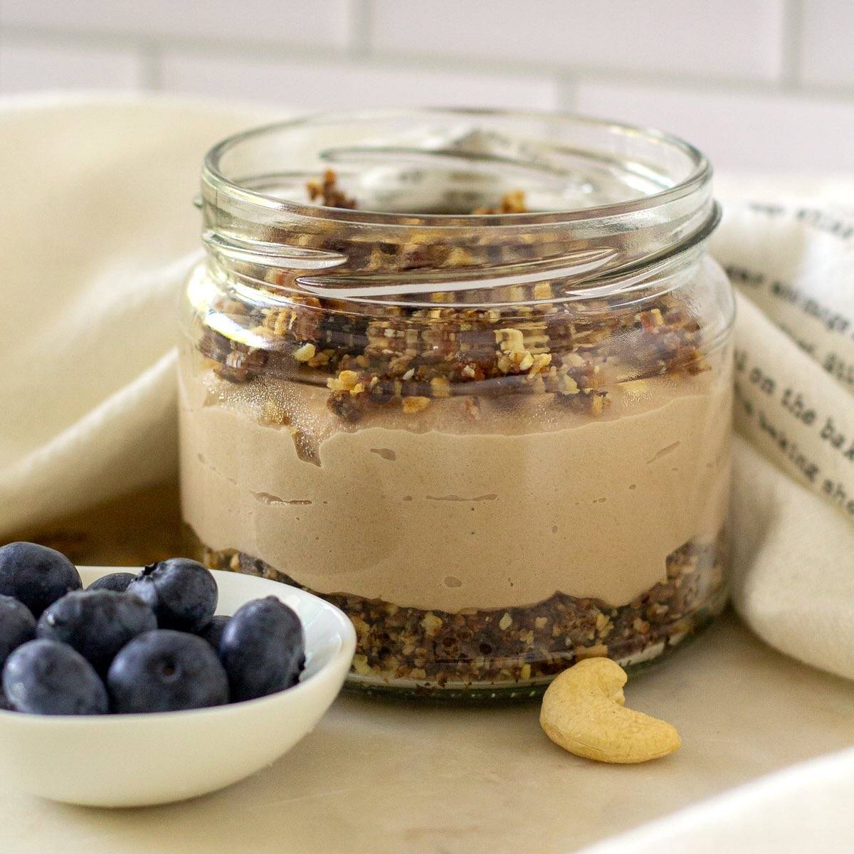 VEGAN CHEESECAKE IN A JAR (NO-BAKE, NATURALLY SWEETENED)