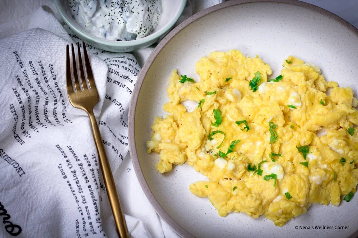 Cheesy Srambled Eggs served on a plate.