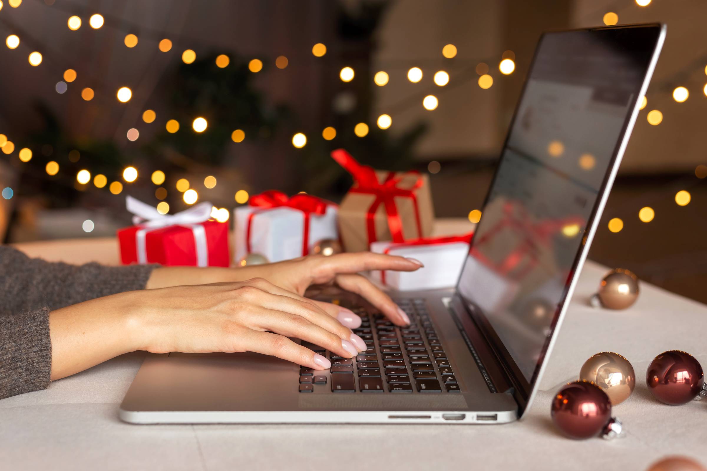 Buy Now, Pay Later for the Holidays: Helpful Hack or Holiday Trap?
