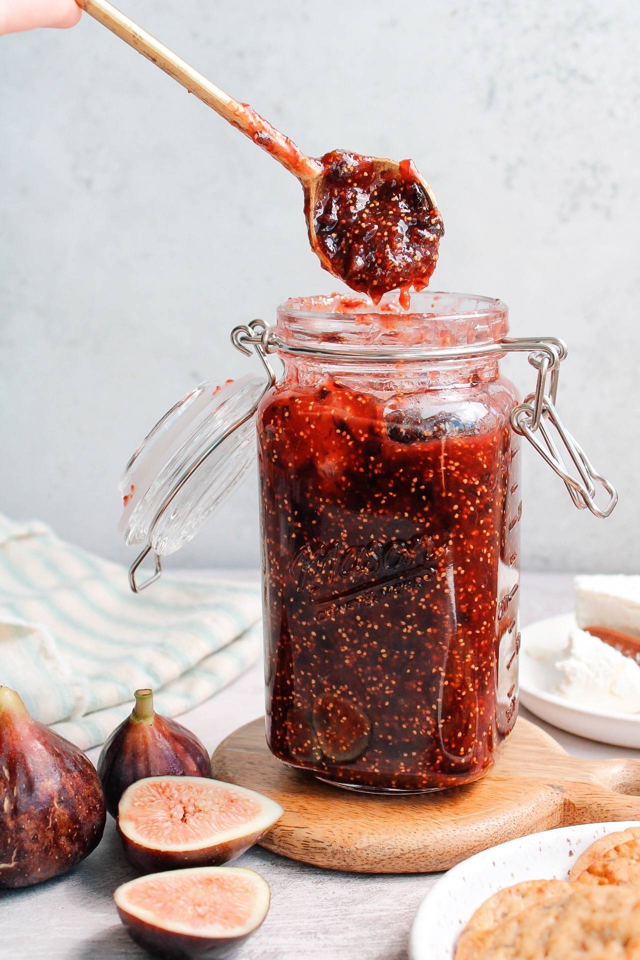 fig jam in a far