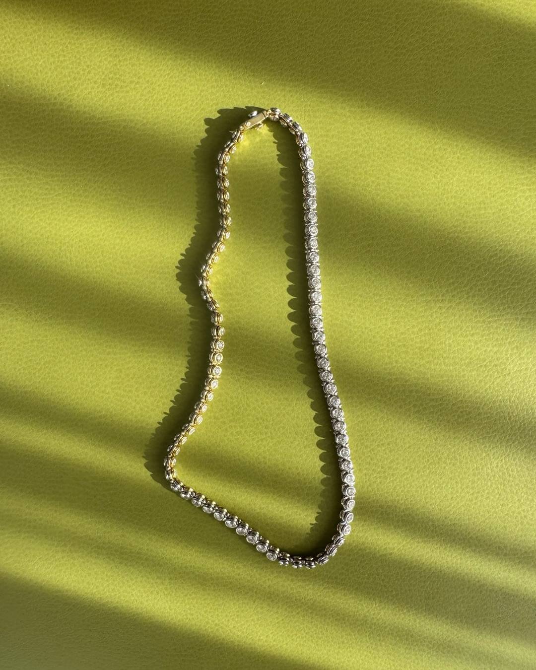 This past weekend, our PR team was in sunny LA, blinging out the stars for the 98th Annual Oscars ✨ So much sparkle hit the red carpet thanks to these ladies!