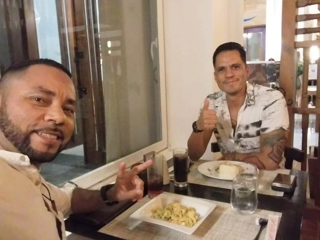Siempre buscamos la manera para sacar el tiempo y salir de la rutina.

Luego de un 2do día lleno de educación continua nos ponemos al día en una cena compartiendo nada más que con @juangonher.mx Máster Trainer de STRONG Nation de México 🇲🇽, que en esta ocasión somos compañeros de trabajo con @innovafit.mx

Formando profesionales del fitness bajo las Licencias Internacionales AFAA-NASM 

Certificación Internacional GFI @afaa_certified