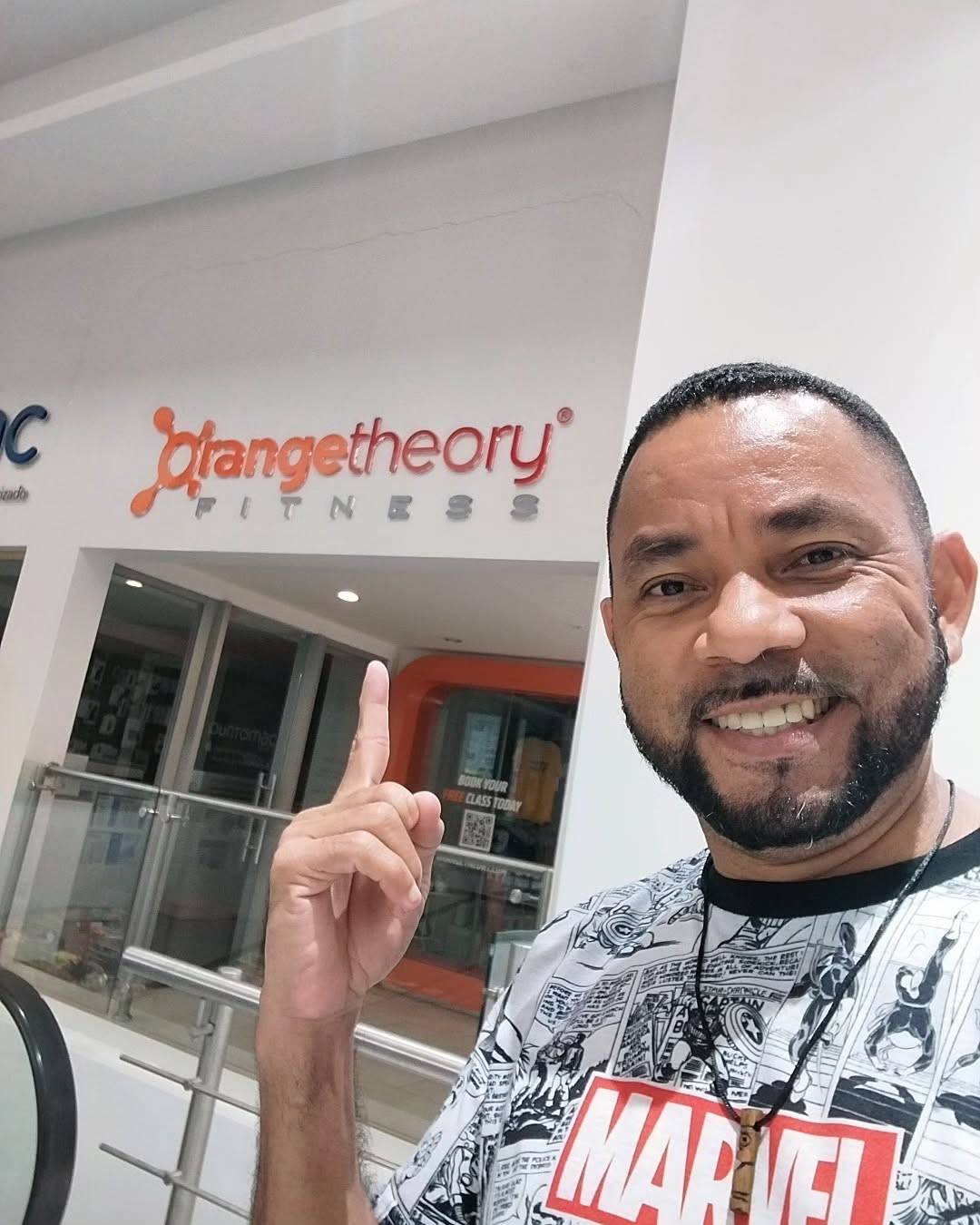 Gracias, República Dominicana, por esta increíble experiencia.🇩🇴

Este viaje comenzó como una oportunidad para conocer la ciudad, pero terminó siendo mucho más. No solo descubrí un lugar lleno de cultura y energía, sino que también me llevé valiosa información para compartir con mis colegas de equipo en Panamá.

Me voy con grandes expectativas y la firme convicción de que nuestro propósito seguirá siendo transformar vidas, ayudando a quienes buscan mejorar sus hábitos y bienestar.

Me quedo con la satisfacción de haber conocido un equipo excepcional en República Dominicana: su carisma, su pasión y, sobre todo, su sentido de comunidad hacen que los resultados sean visibles en cada uno de sus miembros.

Porque cuando formas parte de un sistema diseñado para brindarte una experiencia única, el cambio no solo se siente, se vive. 

Búscanos en Panamá 👇🏼
@orangetheorypanama
