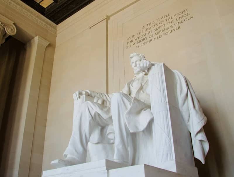 Statue of abraham lincoln inside a memorial