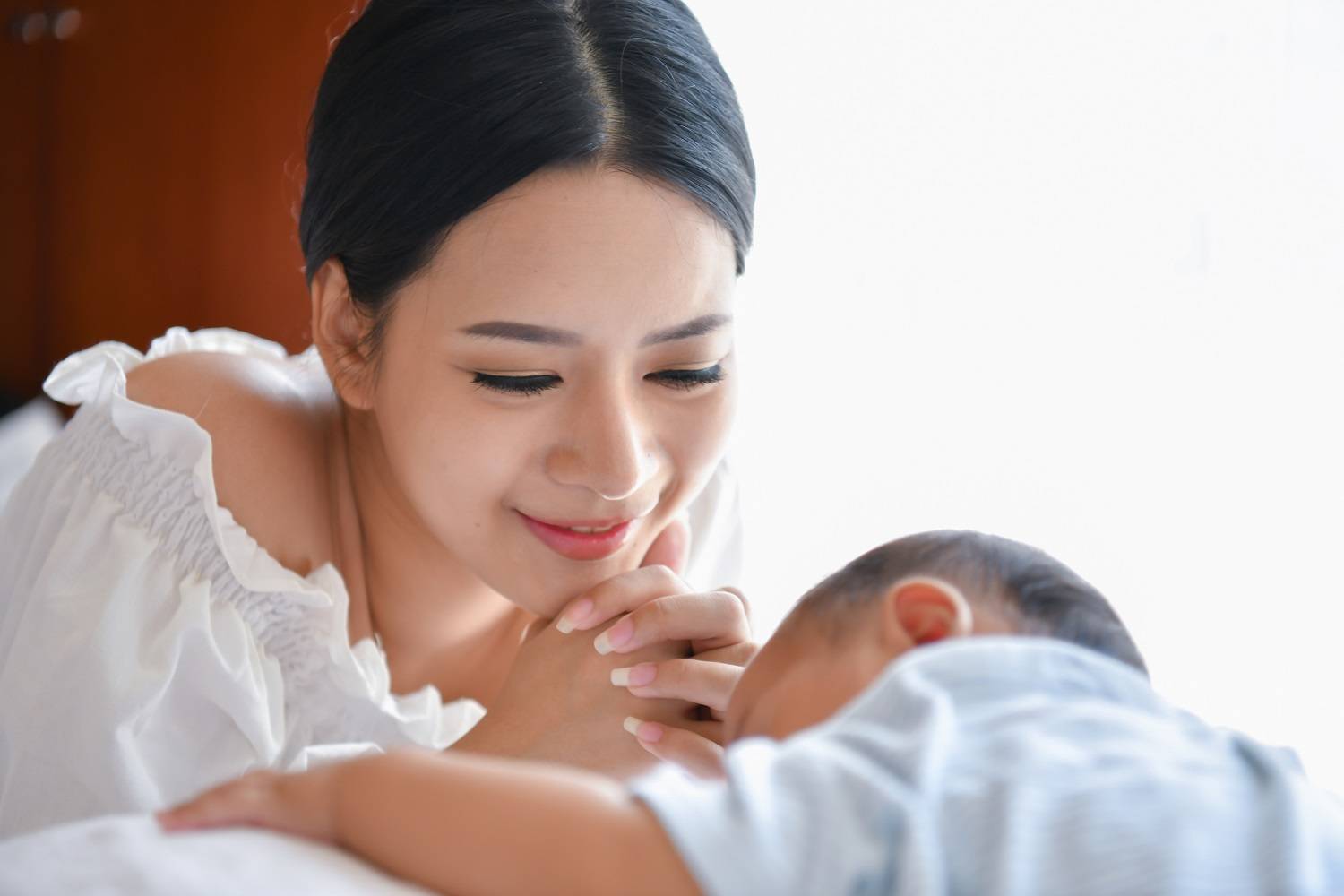 how-to-get-paid-to-help-parents-and-babies-sleep