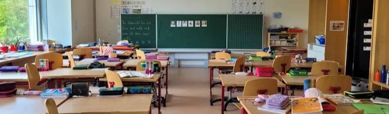 A classroom filled with lots of desks and chairs