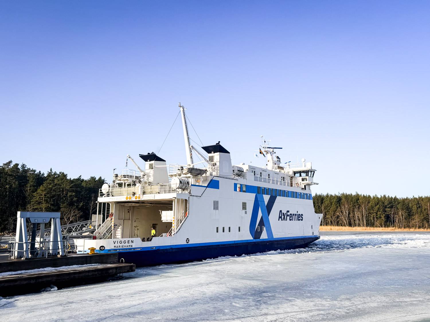 Ahvenanmaan yhteysalus Viggen Galtbyn rannassa