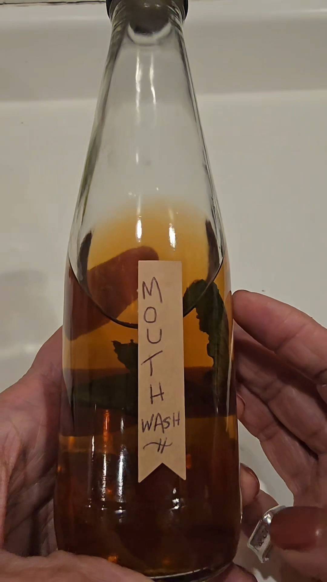 Natural Alcohol-Free Cinnamon Mouthwash