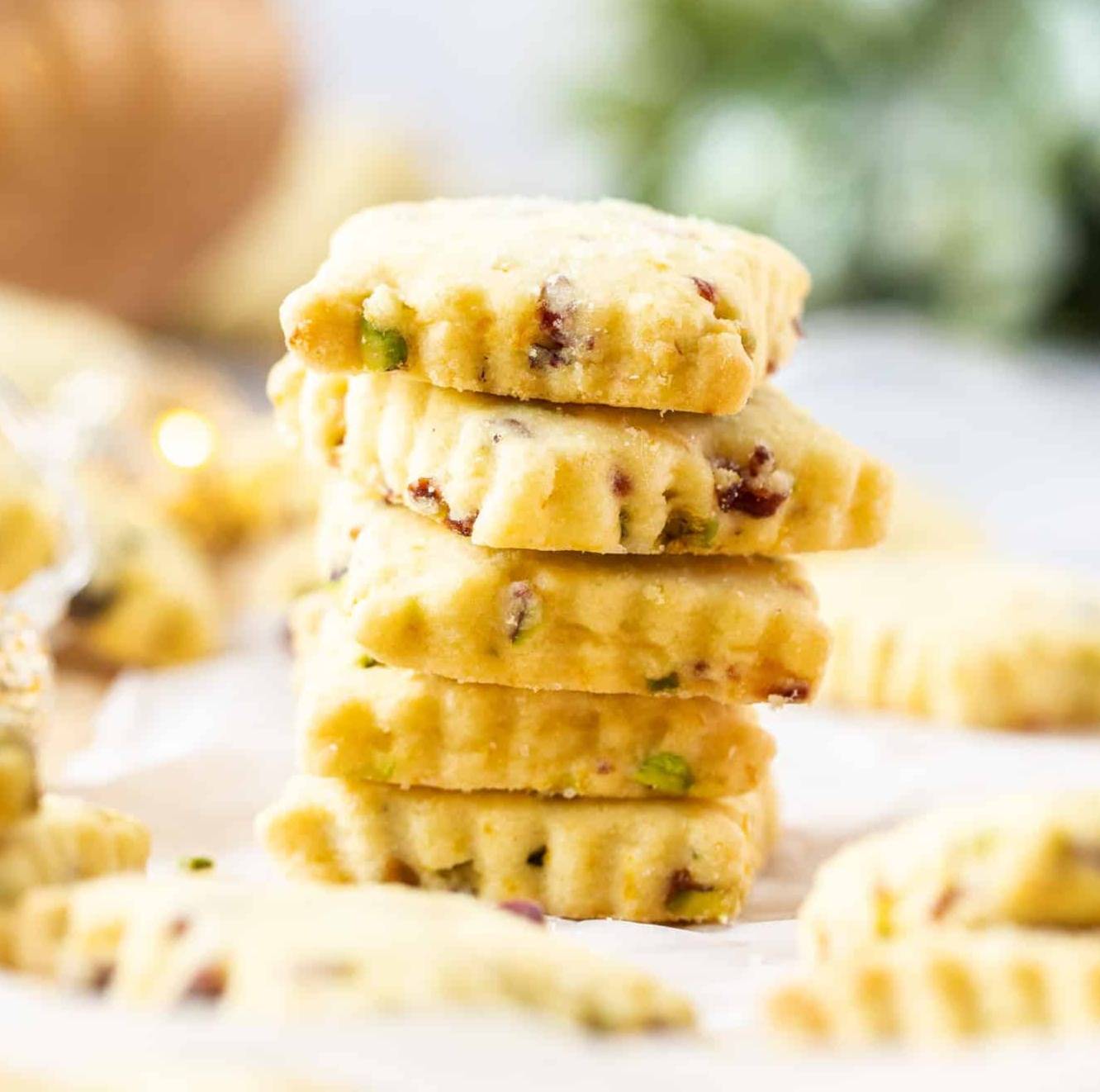 A stack of 5 shortbread cookies.