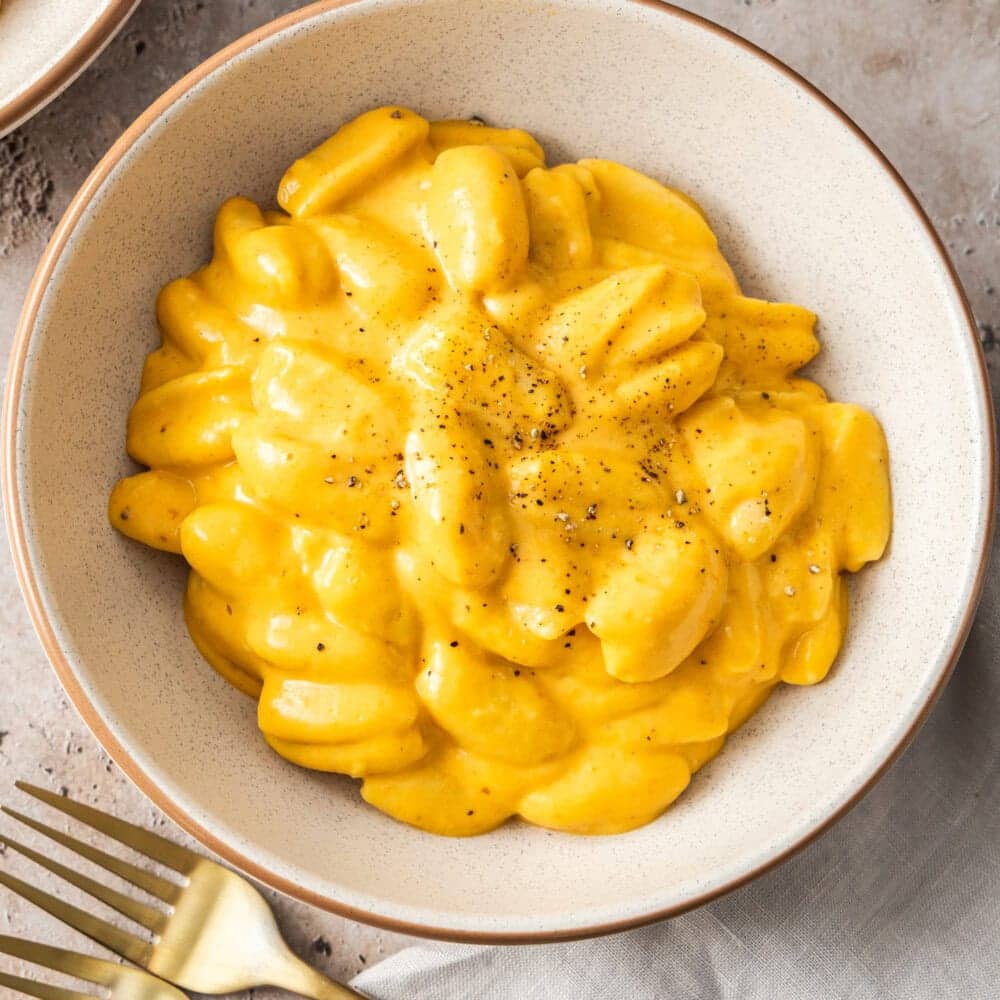 Top down view of a bowl of pumpkin mac n cheese.
