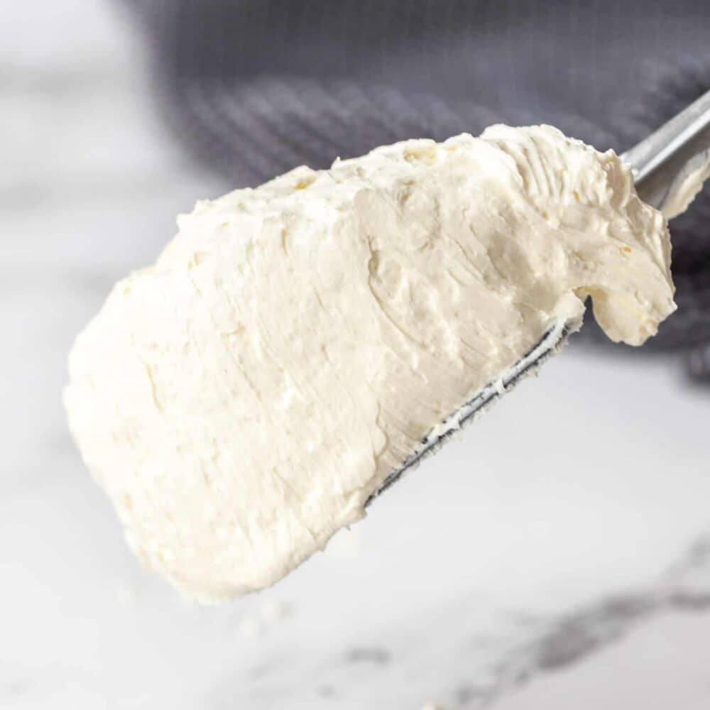 A spatula loaded with Swiss meringue buttercream.