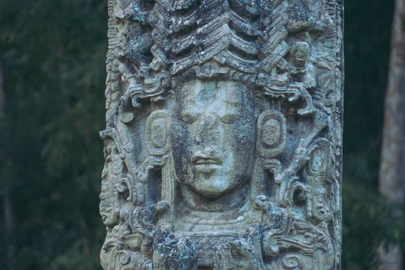 A statue of a woman with a crown on her head