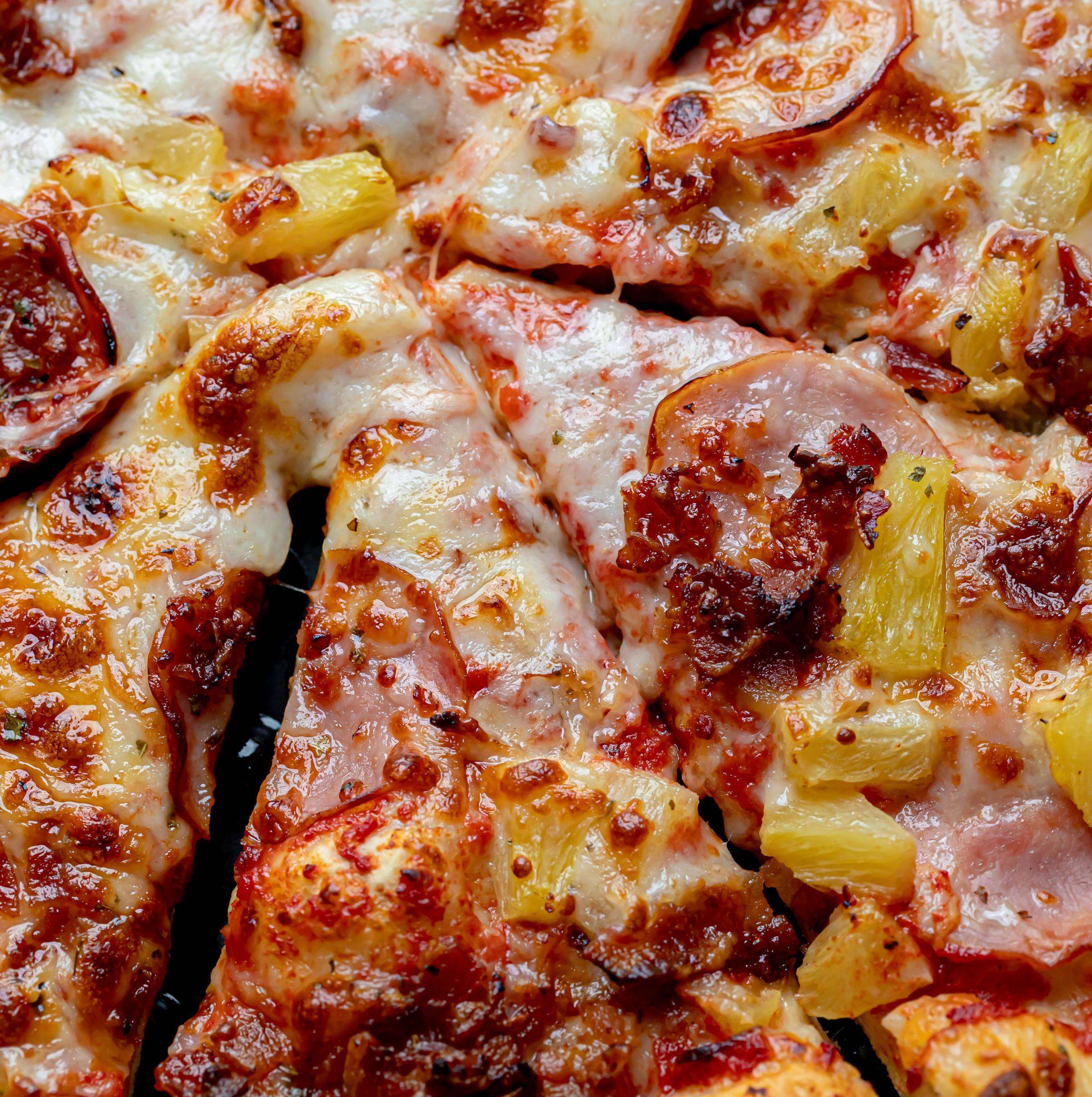 ham and pineapple pizza