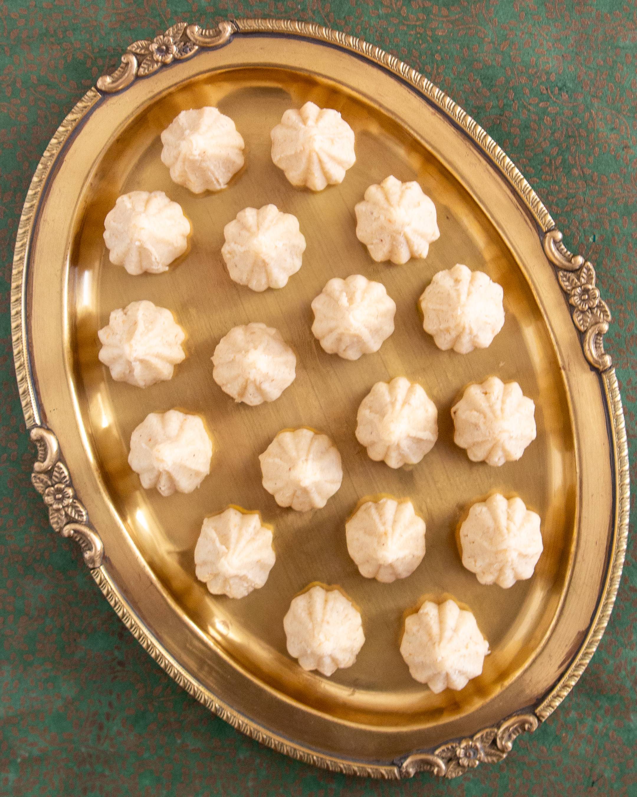 Meet my white chocolate, coconut & cardamom modak truffles.