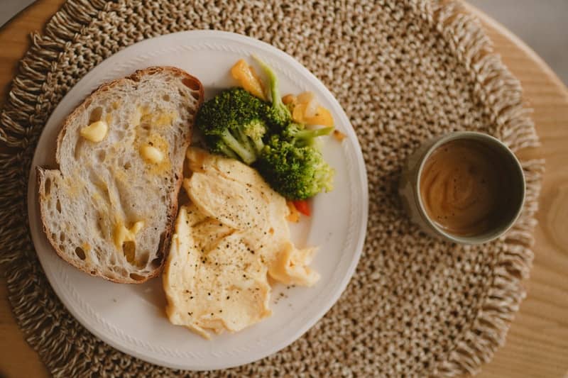 Toast, chicken, and broccoli with a drink