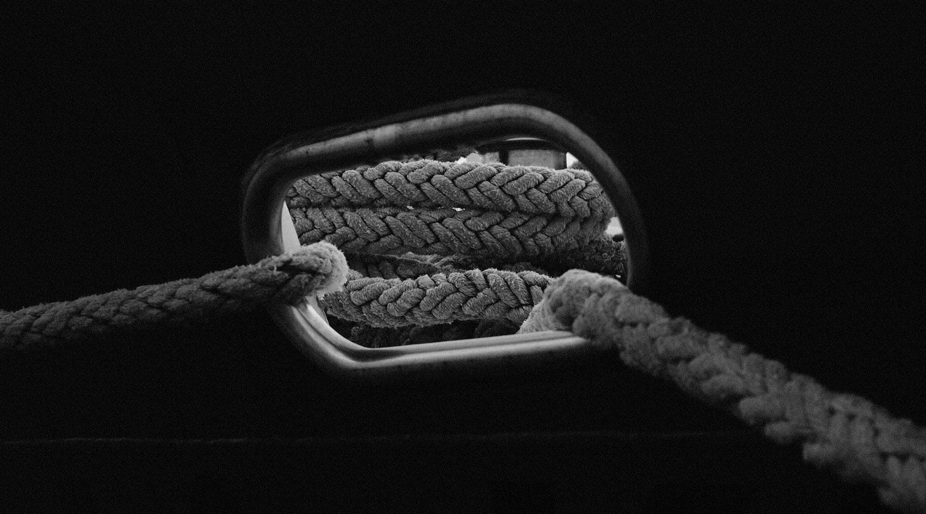 rope on a boat attract leads with content