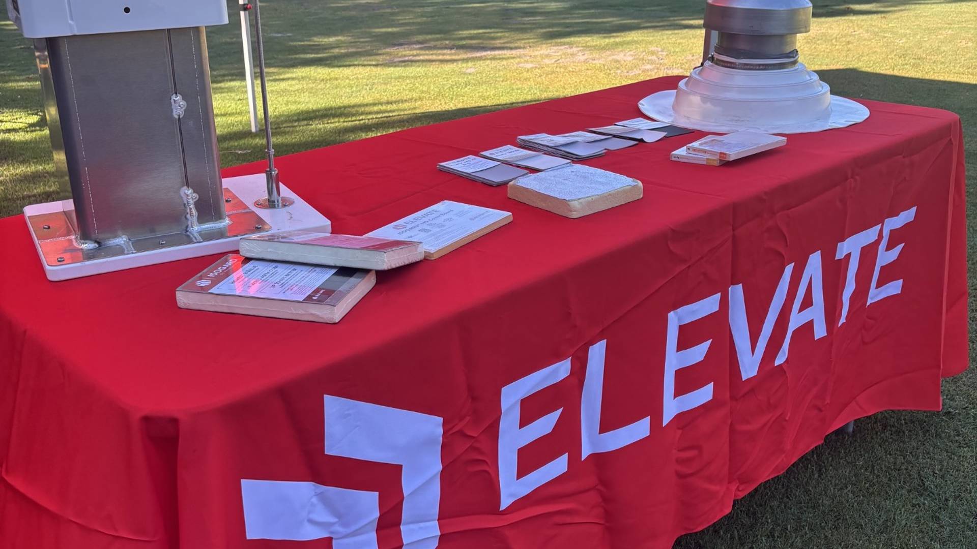 elevate-building-products-table-event-by-acs